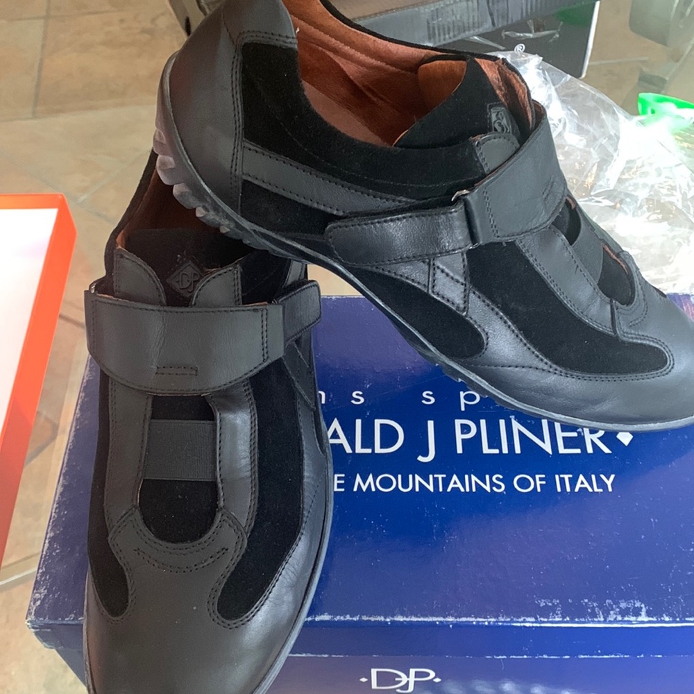 Casual sports shoes, black, size 10, Donald J Pliner brand. Made in Italy